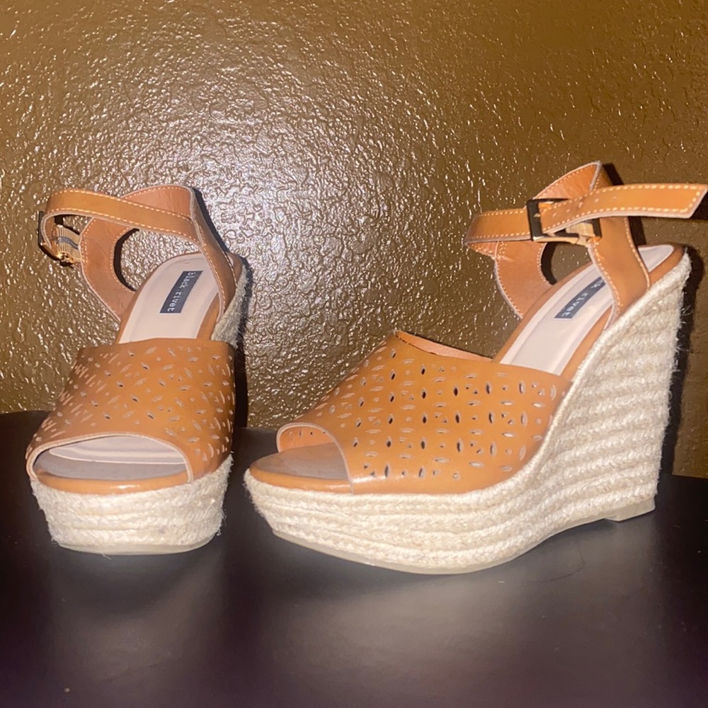 Black rivet wedges